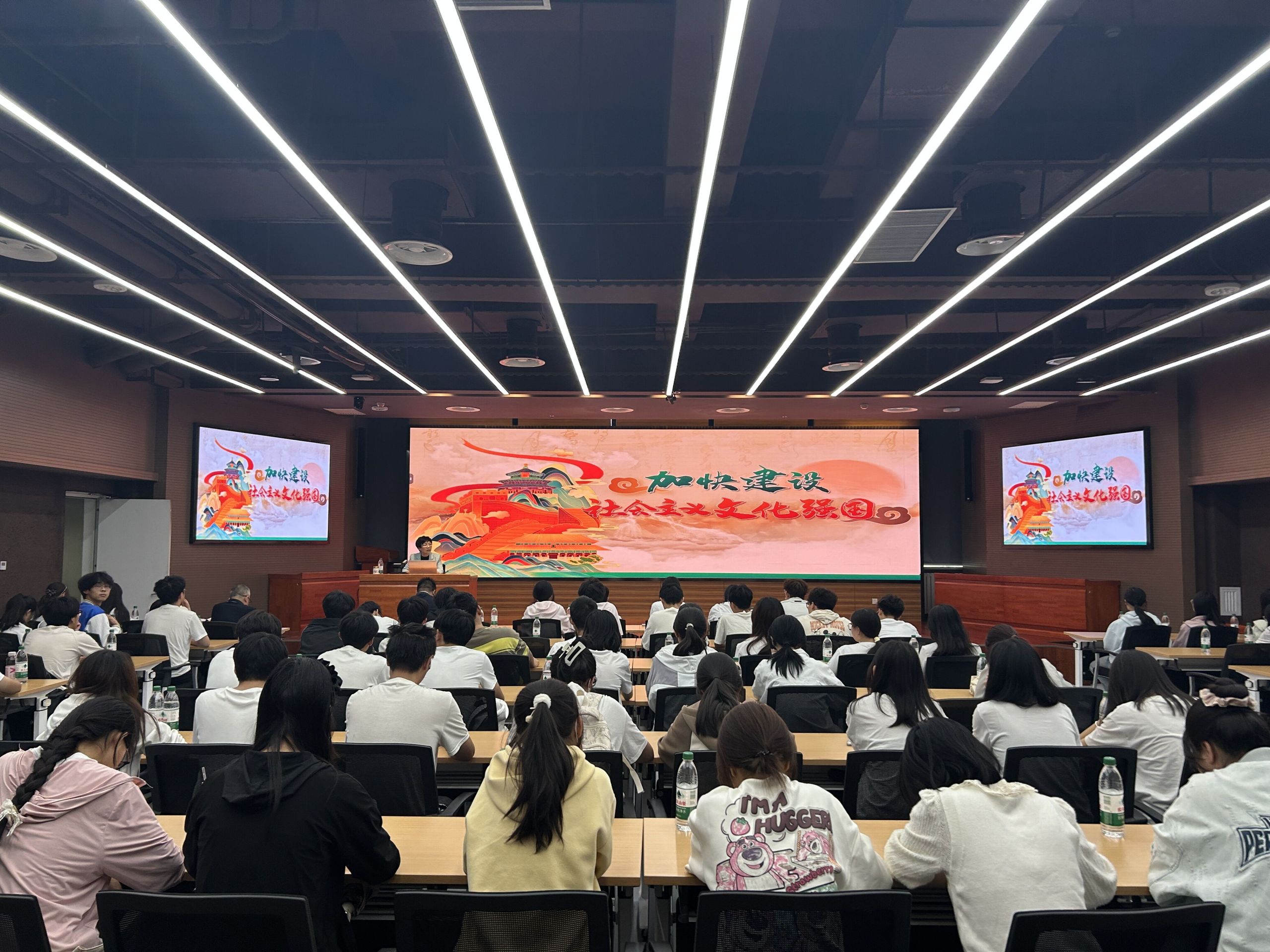 公司党委副书记郭旭隽为k8凯发员工讲授新时代文化担当思政课