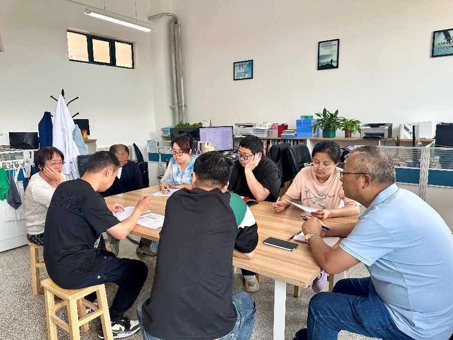 k8凯发实验中心召开专题事务研讨