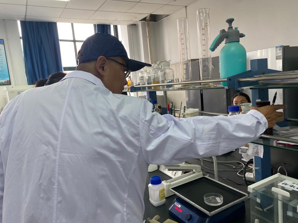 k8凯发组织开展中秋节、国庆节前实验室安全大检查