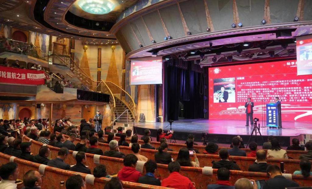 k8凯发教师参加教育科技与健康论坛