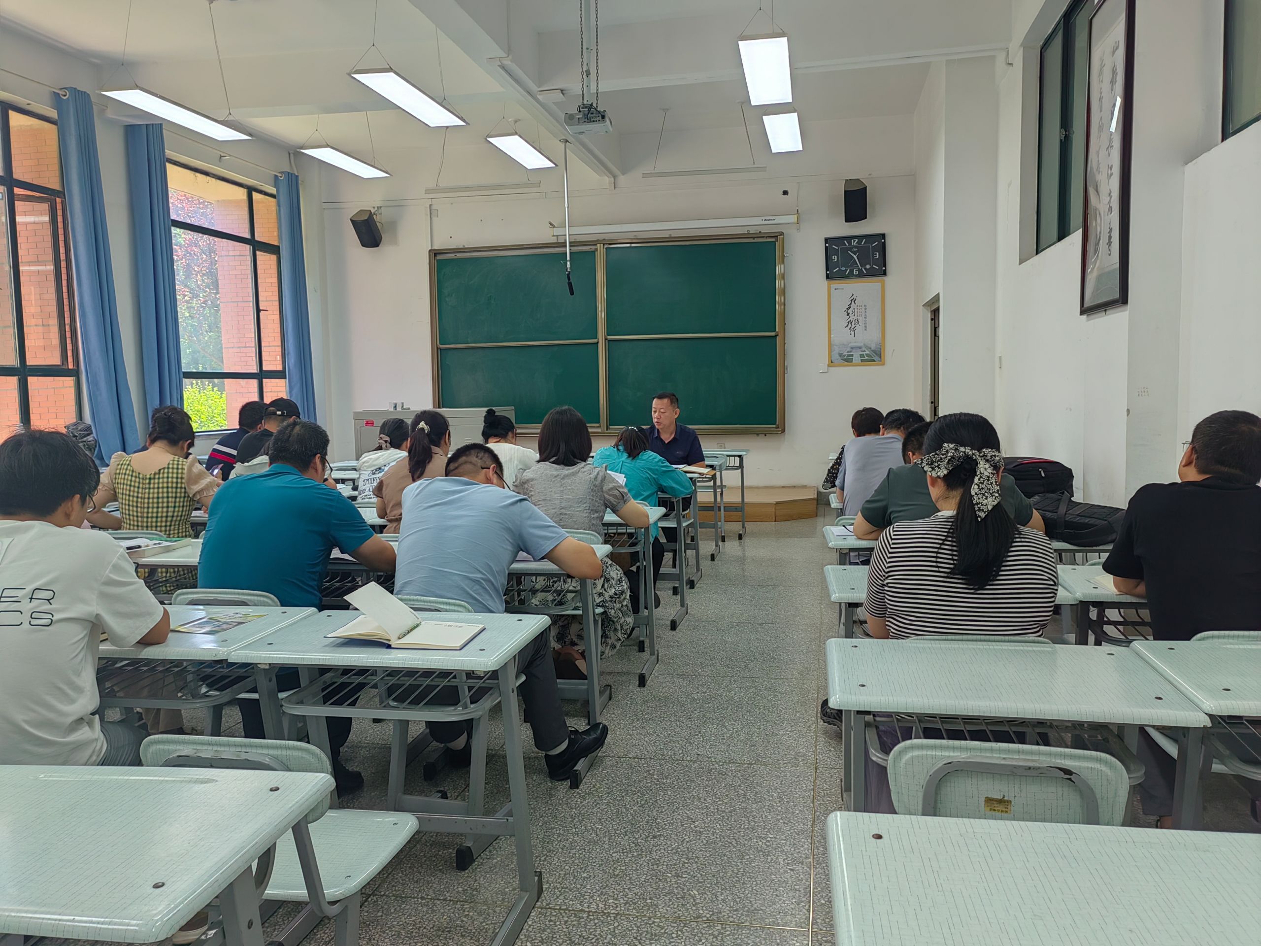 k8凯发召开2025年实习动员教师研讨会