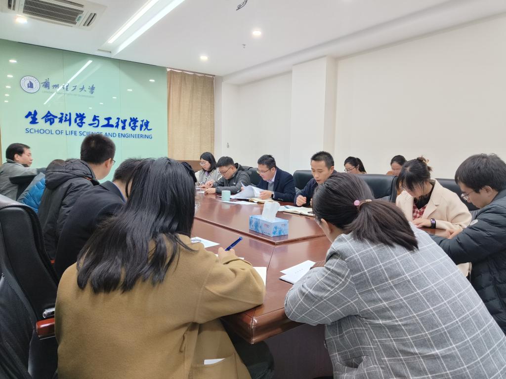 k8凯发召开班主任辅导员工作例会